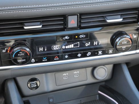 Used 2025 Nissan Rogue SL w/ Tech Package image 24