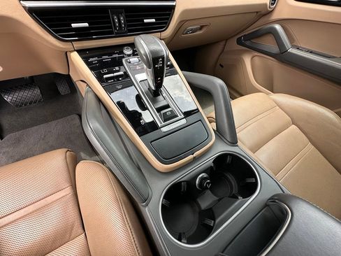 Certified 2023 Porsche Cayenne AWD/4WD image 32