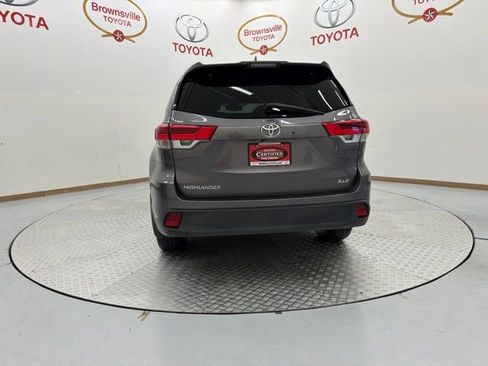 Used 2019 Toyota Highlander XLE FWD image 7