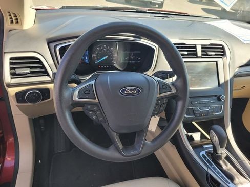 Used 2016 Ford Fusion SE image 30