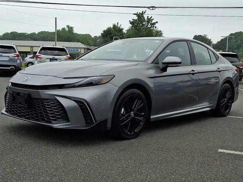 Used 2025 Toyota Camry SE w/ Convenience Package AWD/4WD image 3