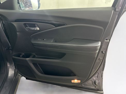 Used 2017 Honda Pilot Touring image 32