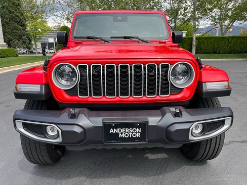 Used 2025 Jeep Wrangler Unlimited Sahara w/ Safety Group AWD/4WD image 4