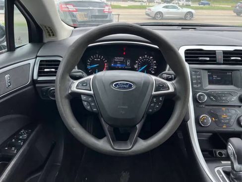 Used 2014 Ford Fusion SE image 18