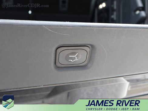 Used 2025 Ford Expedition Active AWD/4WD image 17