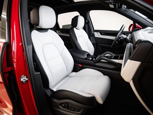 Certified 2026 Porsche Cayenne AWD/4WD image 29