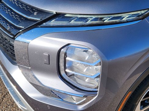 Used 2024 Mitsubishi Outlander SE image 5