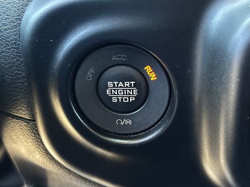 Used 2022 Jeep Wrangler Sport AWD/4WD image 19