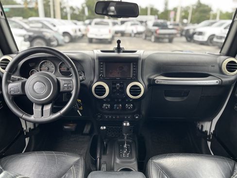 Used 2015 Jeep Wrangler Unlimited Sahara AWD/4WD image 5