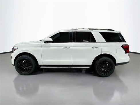 Used 2023 Ford Expedition Limited image 10
