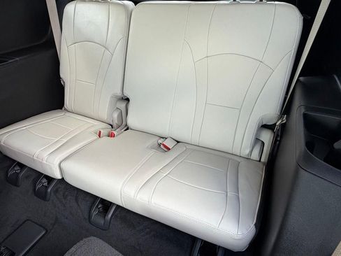 Used 2023 Buick Enclave Essence image 15