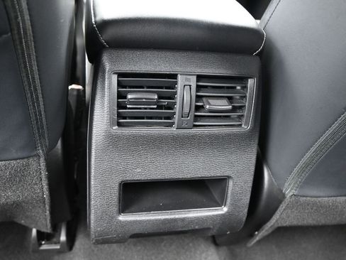 Used 2022 Mitsubishi Outlander SE image 34