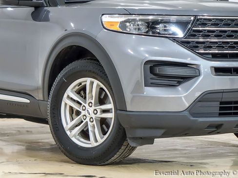 Used 2022 Ford Explorer XLT AWD/4WD image 3