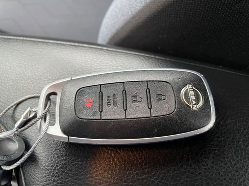 Used 2025 Nissan Versa SV FWD image 18