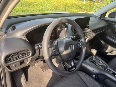 Used 2025 Honda HR-V LX image 18