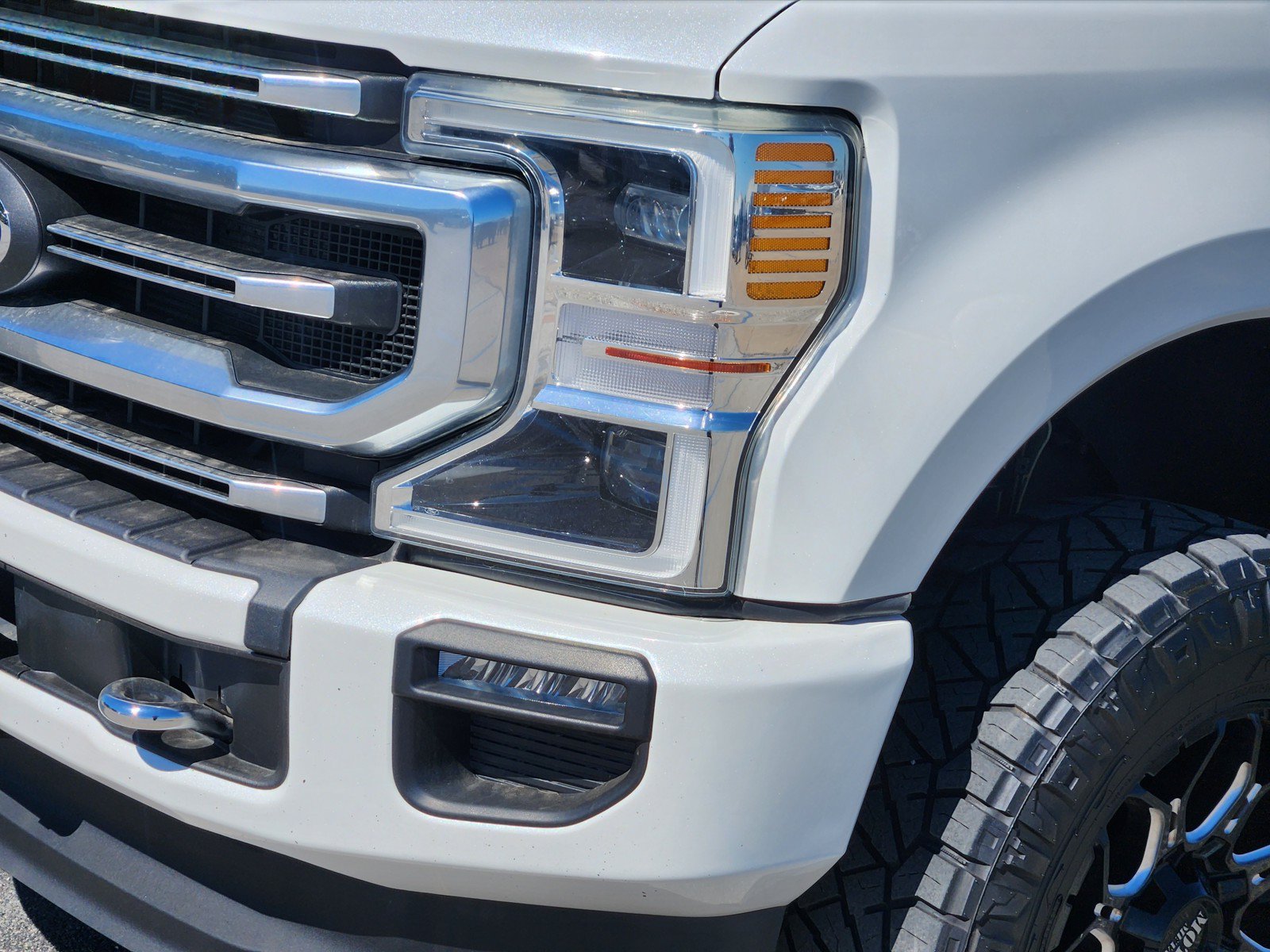 Used 2022 Ford F250 Platinum w/ FX4 Off-Road Package AWD/4WD image 28