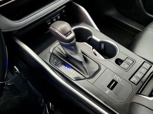 Used 2021 Toyota Highlander XLE image 17