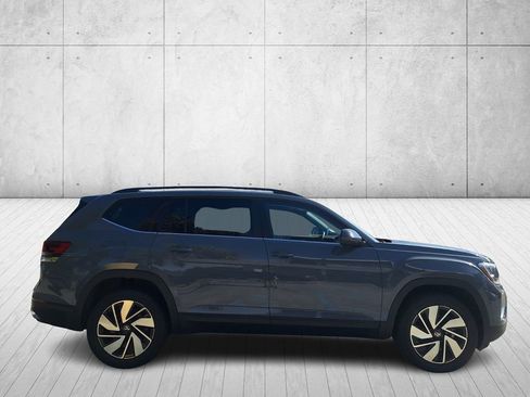 Used 2025 Volkswagen Atlas SE image 6
