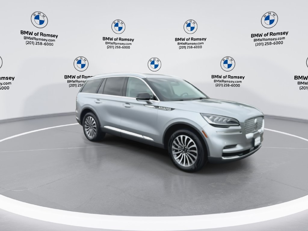 Used 2023 Lincoln Aviator AWD w/ Premium Package image 2