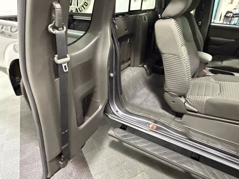 Used 2021 Nissan Frontier SV AWD/4WD image 17