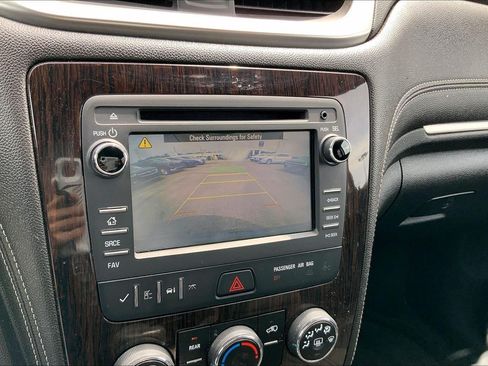 Used 2017 Chevrolet Traverse LT w/ Style and Technology Package FWD image 19