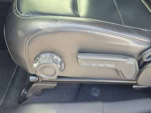 Used 2019 Jeep Wrangler Unlimited Sahara AWD/4WD image 14