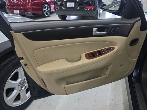Used 2013 Hyundai Genesis 3.8 w/ Premium Pkg RWD image 14