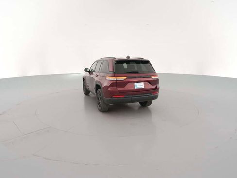 New 2025 Jeep Grand Cherokee Altitude image 9