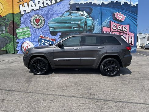 Used 2021 Jeep Grand Cherokee Laredo X AWD/4WD image 2
