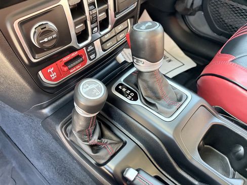 Used 2021 Jeep Wrangler Unlimited Rubicon AWD/4WD image 9