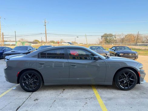 Used 2019 Dodge Charger SXT w/ Plus Group image 5