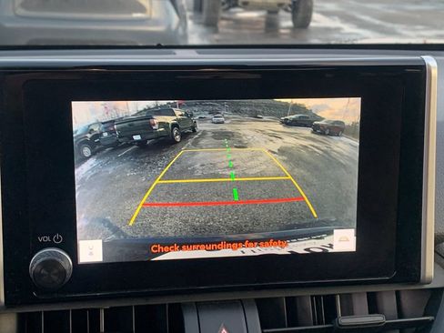 Used 2023 Toyota RAV4 SE w/ Convenience Package image 23