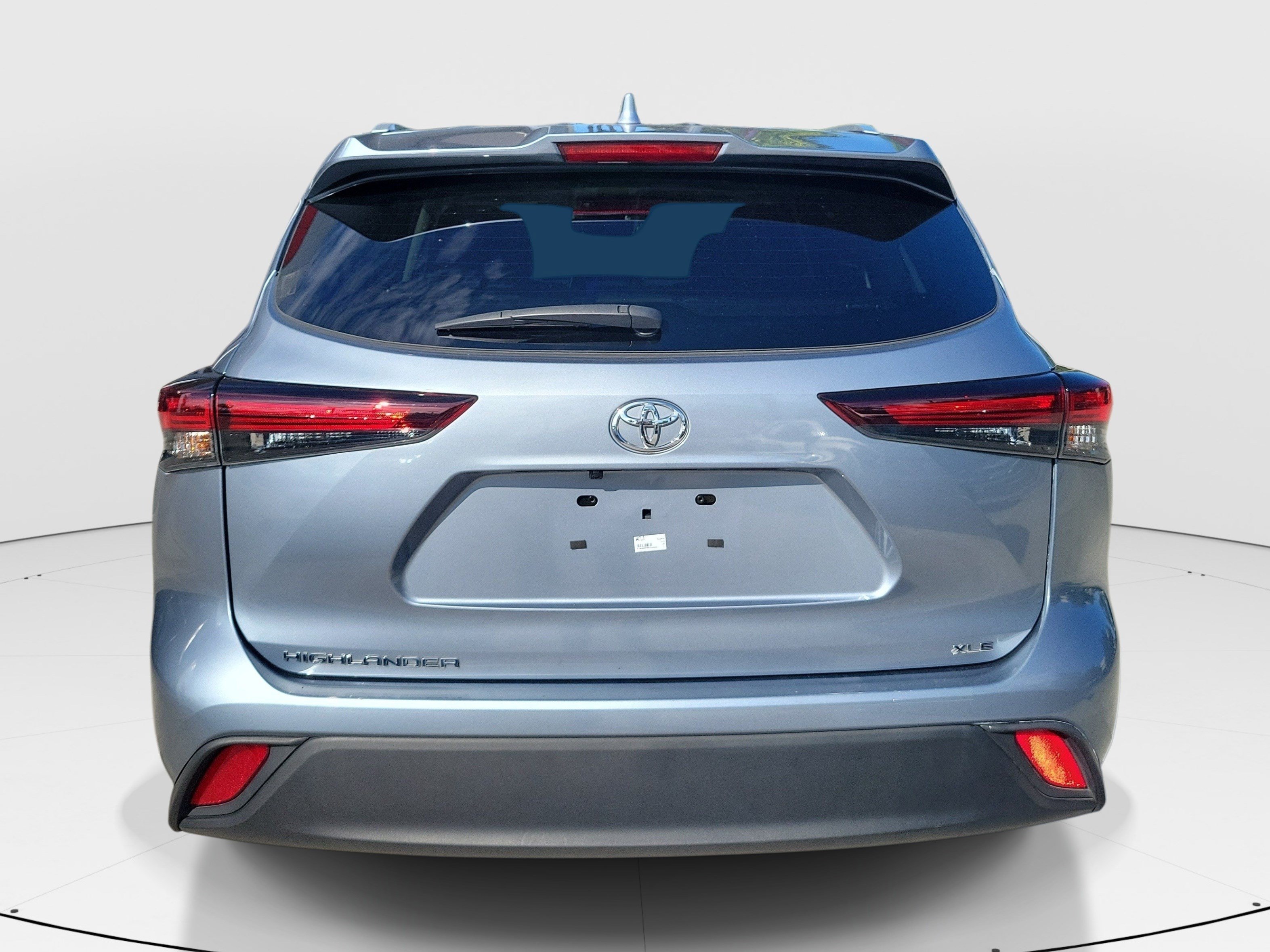 Used 2024 Toyota Highlander XLE FWD image 6