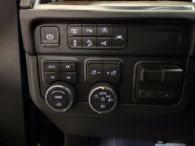 Used 2026 Chevrolet Tahoe High Country AWD/4WD image 17