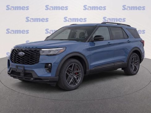 Used 2025 Ford Explorer ST-Line w/ Premium Package RWD image 2
