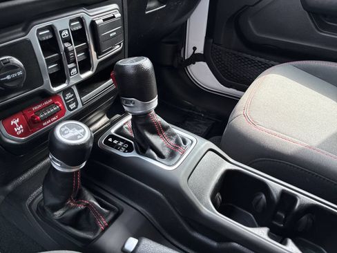 Used 2023 Jeep Gladiator Rubicon w/ Cold Weather Group AWD/4WD image 12