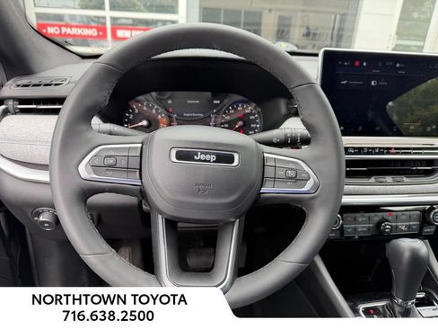 Used 2023 Jeep Compass Latitude w/ Convenience Group AWD/4WD image 8