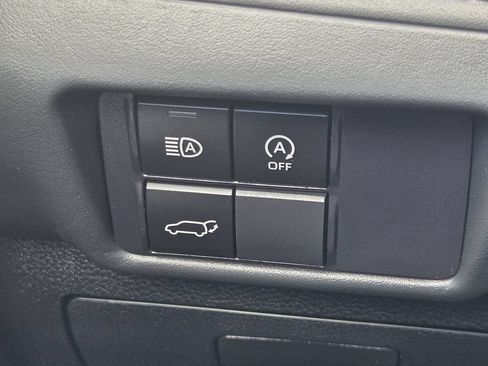 Used 2025 Toyota Highlander LE FWD image 25