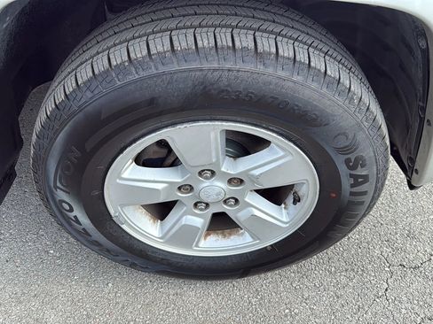 Used 2009 Jeep Liberty Sport image 25