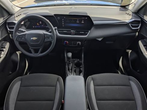 Used 2024 Chevrolet TrailBlazer LT w/ Driver Confidence Package FWD image 16