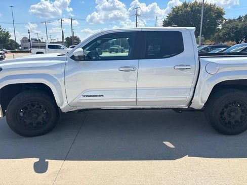 Used 2024 Toyota Tacoma TRD Sport w/ TRD Sport Premium Package RWD image 5