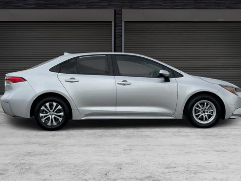 Used 2022 Toyota Corolla LE w/ Carpet Mat Package (TMS) FWD image 3