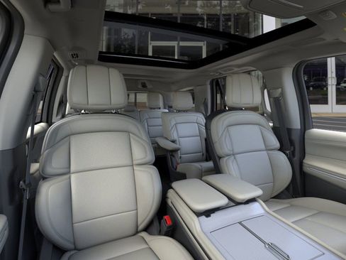 New 2026 Lincoln Navigator Reserve AWD/4WD image 10