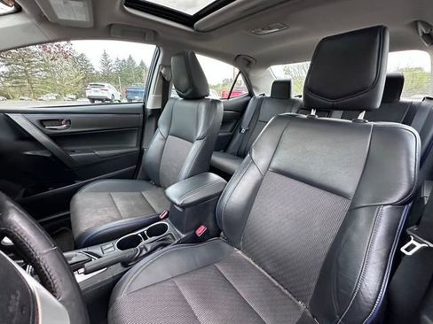 Used 2018 Toyota Corolla SE w/ SE Premium Package FWD image 11