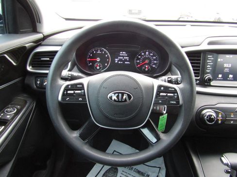Used 2019 Kia Sorento LX image 10