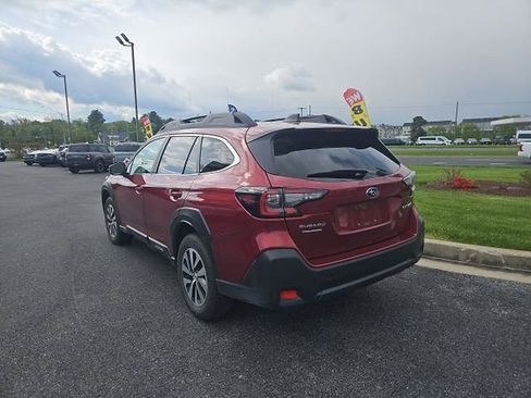 Used 2024 Subaru Outback Premium image 2