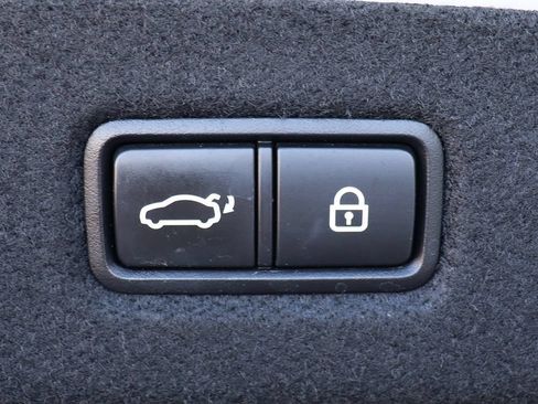 Used 2017 Genesis G90 3.3T Premium RWD image 23