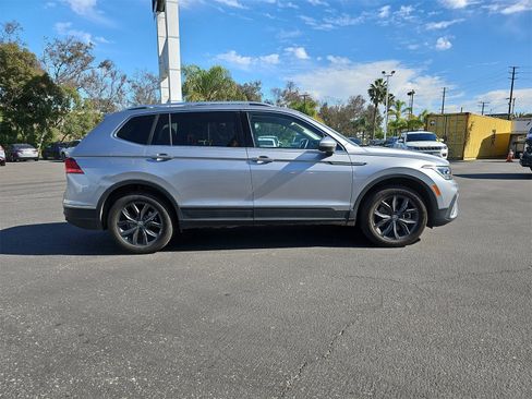 Certified 2022 Volkswagen Tiguan SE image 4