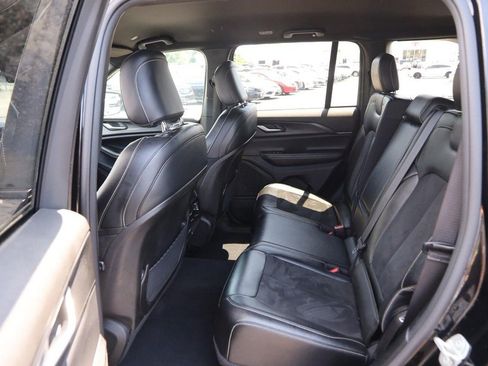 Used 2024 Jeep Grand Cherokee Altitude AWD/4WD image 10