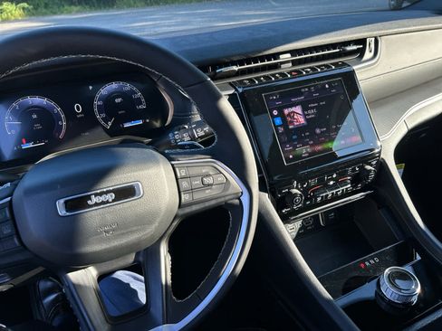 New 2025 Jeep Grand Cherokee Laredo image 23